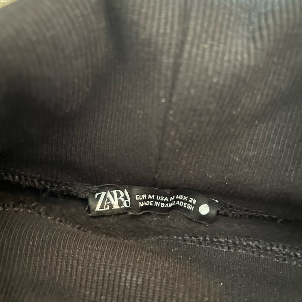 Zara women’s black turtleneck sweatshirt puff balloon sleeve medium - Picture 3 of 3